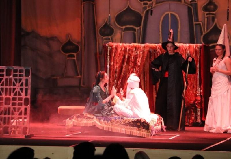 Premijera mjuzikl Aladdin - Održana premijera mjuzikl Aladdin: Mališani oživjeli kulturni život Tomislavgrada